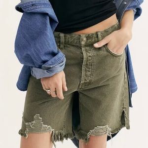 We The Free People Women's Caroline Cutoff Distressed Denim Shorts Size 26 Green
